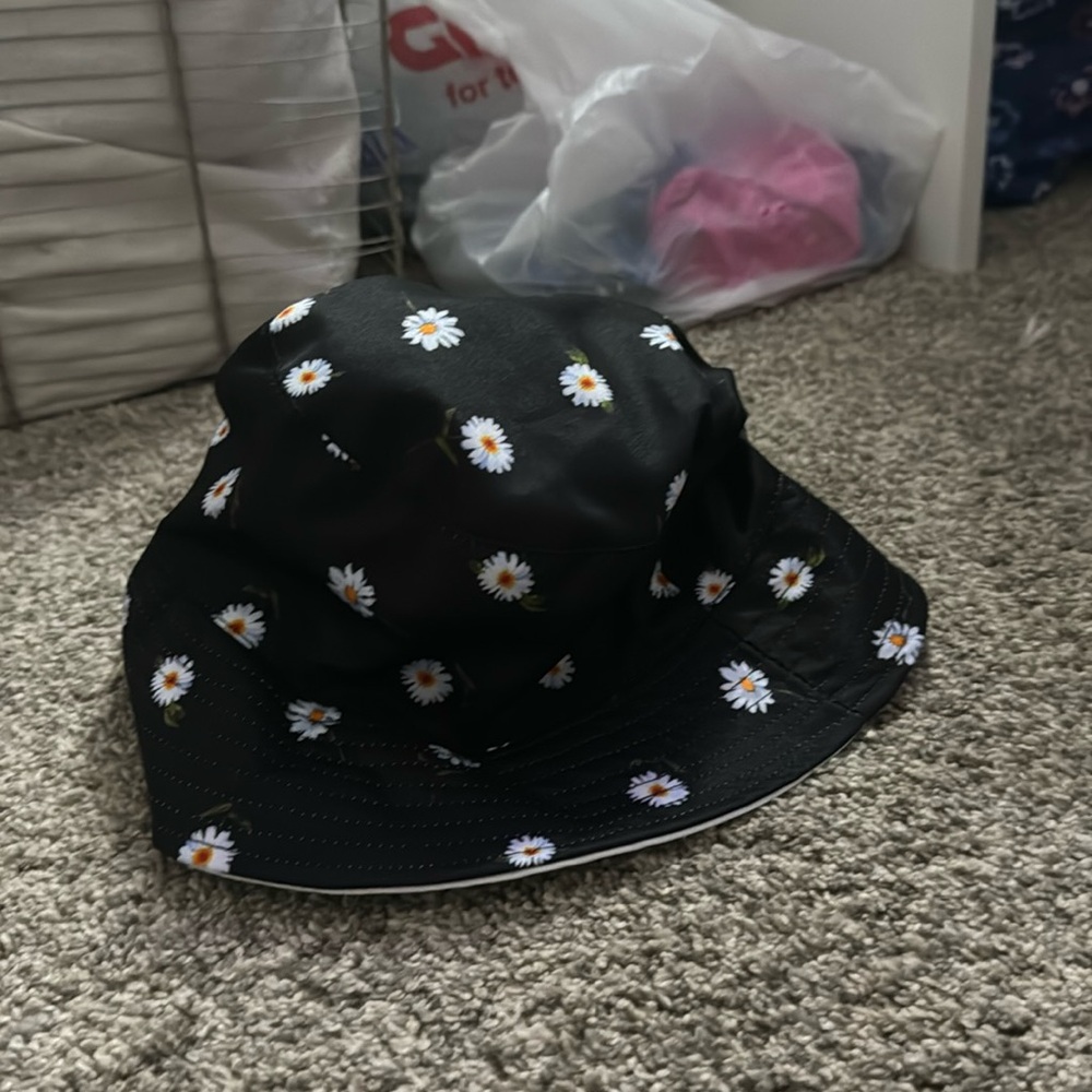 ALICE+OLIVIA bucket hat